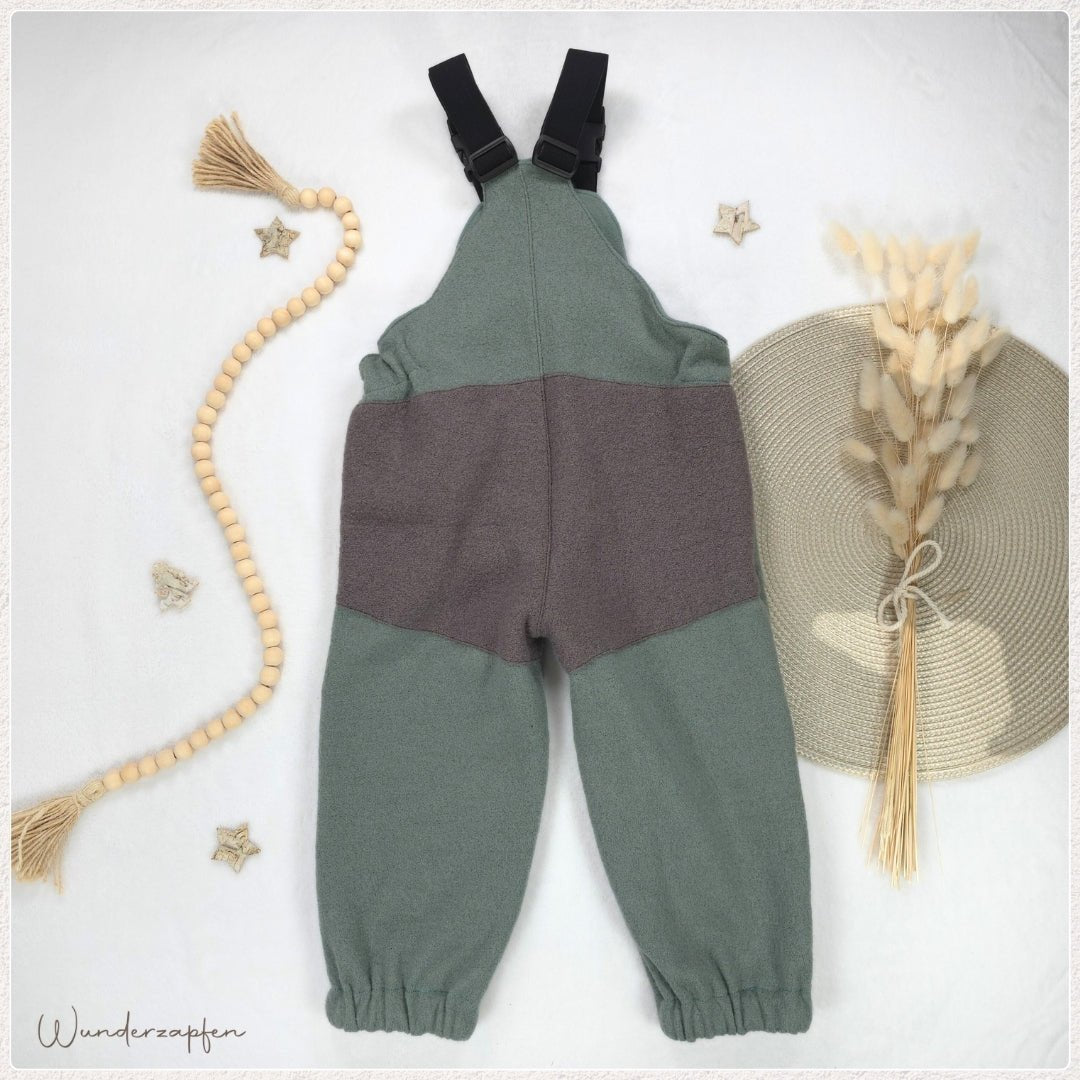Latzhose Merino - Wollwalk *Salbei & Grau* - Wunderzapfen -