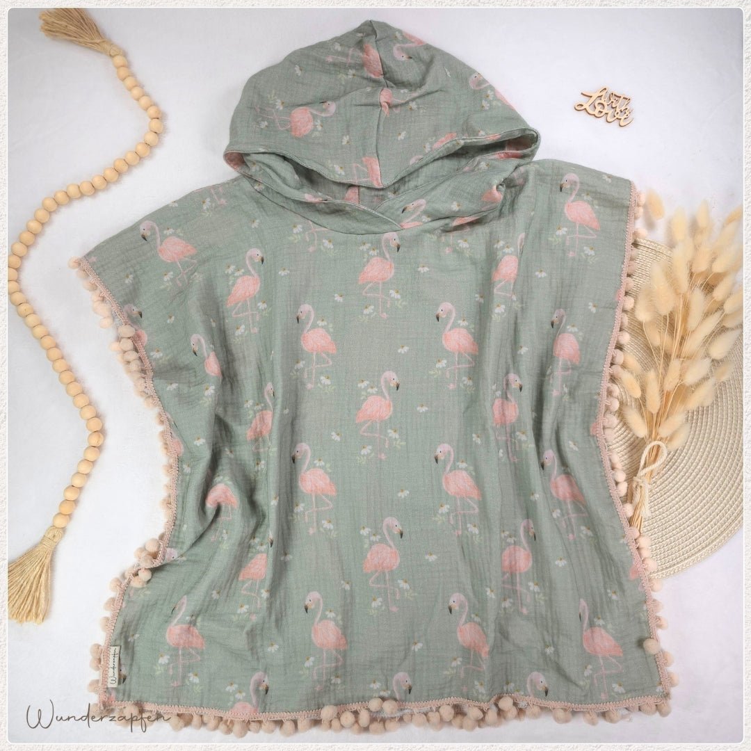 Badeponcho *Flamingo* mit Pompomborte Zartrosa - Wunderzapfen -