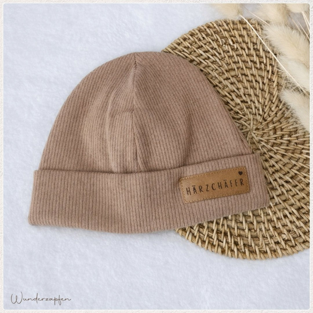 Mütze Feinripp *Härzchäfer Taupe* - Wunderzapfen - 