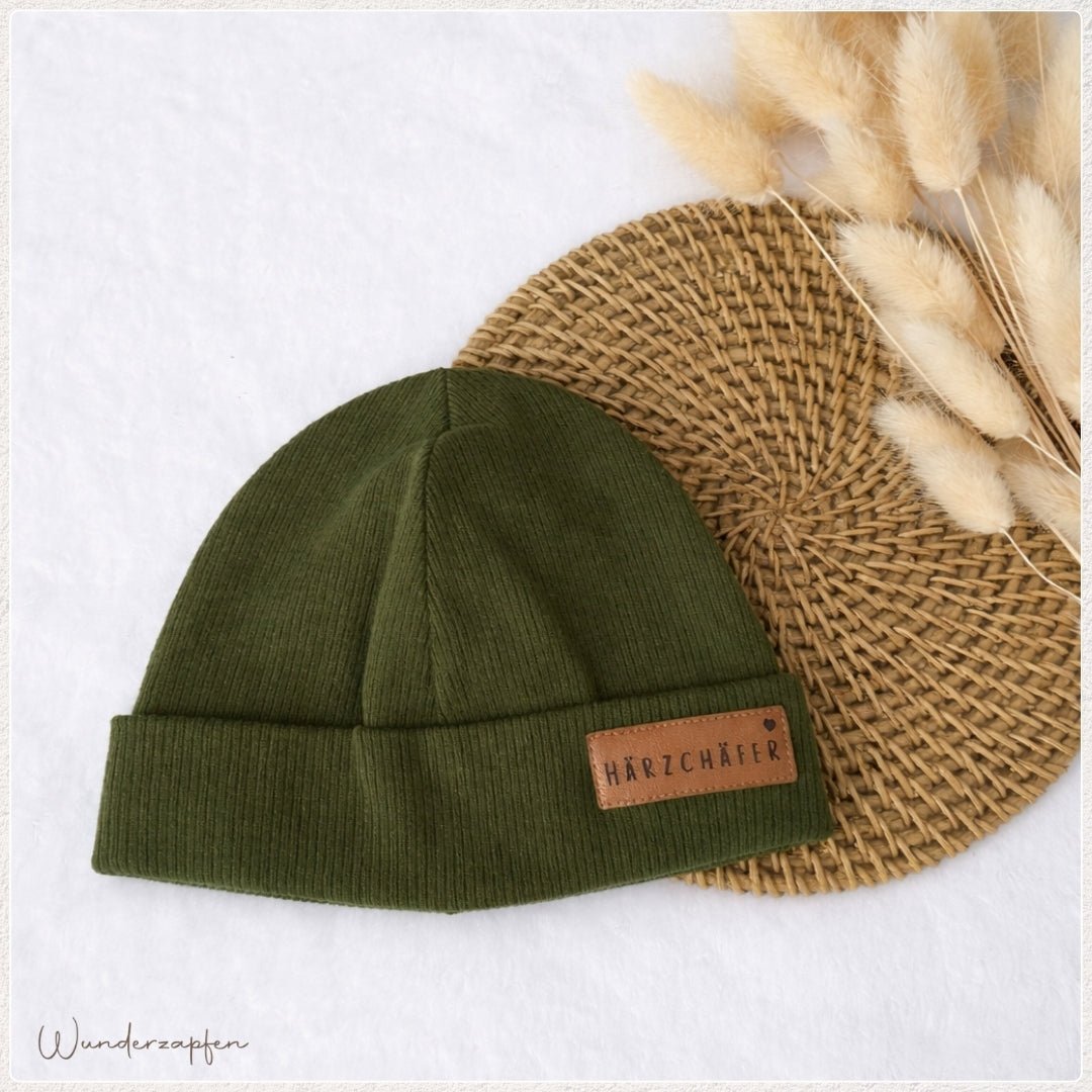 Mütze Feinripp *Härzchäfer Oliv* - Wunderzapfen - 